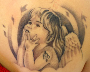 Tatuaggio angelo bambino