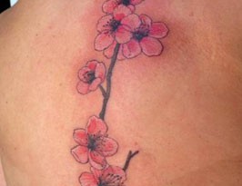 tatuaggio fiori di pesco