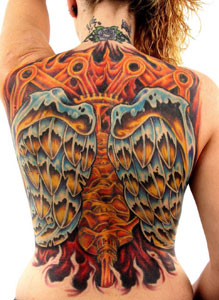 tatuaggio colorato sulla schiena