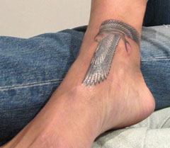 Rihanna falco egiziano tatuaggio