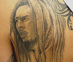 tatuaggi giamaicani bob marley pianta