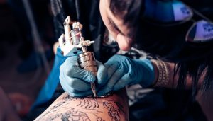 Cosa succede al tattoo con dei punti di sutura?