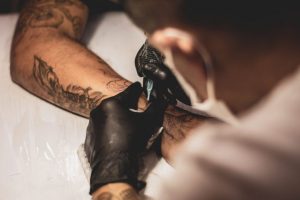 falsi miti sui tatuaggi: verità da scoprire