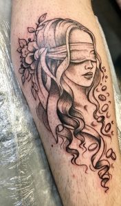 Guida al tatuaggio della dea bendata
