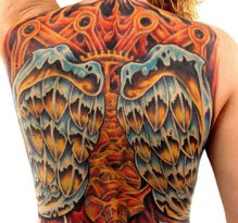tatuaggio colorato sulla schiena