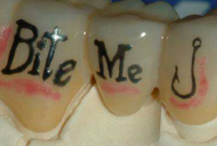 tatuaggio denti